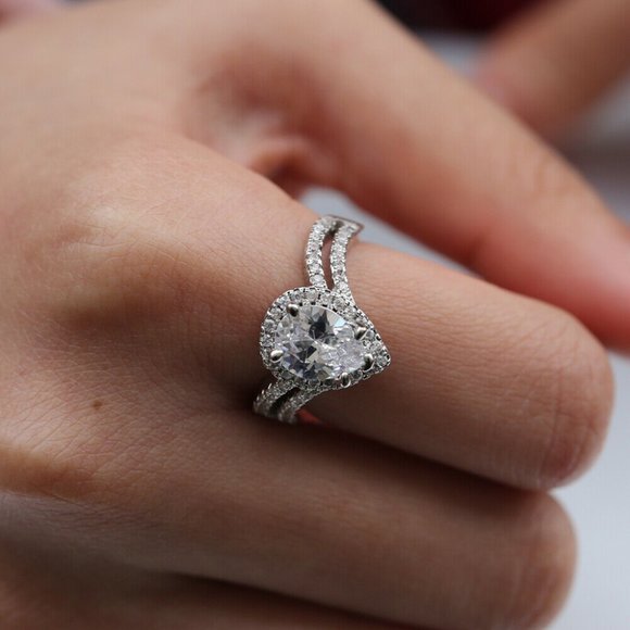 925 Silver Exquisite Pear Cut White Sapphire Ring - Picture 3 of 4